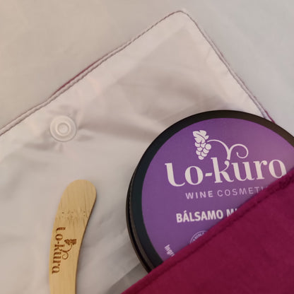 neceser impermeabilizado hecho a mano y bálsamo multifunción para pieles sensibles con paleta de aplicación de bambú detalle